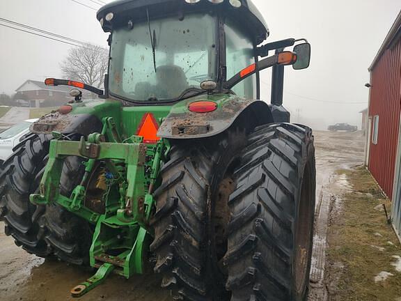 Image of John Deere 8260R equipment image 1