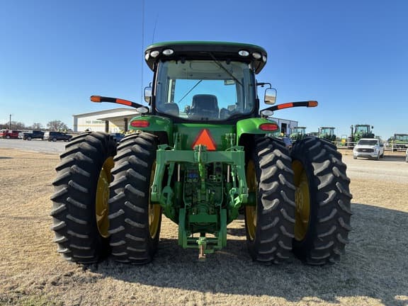 Image of John Deere 8260R equipment image 3