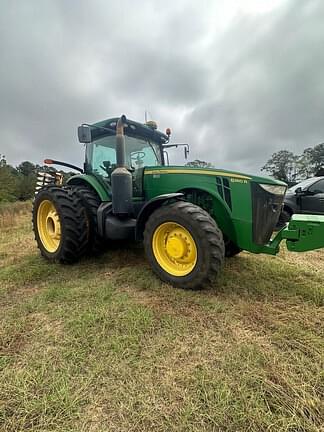 Image of John Deere 8260R equipment image 1