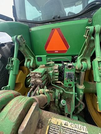 Image of John Deere 8260R equipment image 2