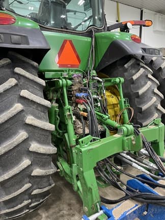 Image of John Deere 8260R equipment image 2