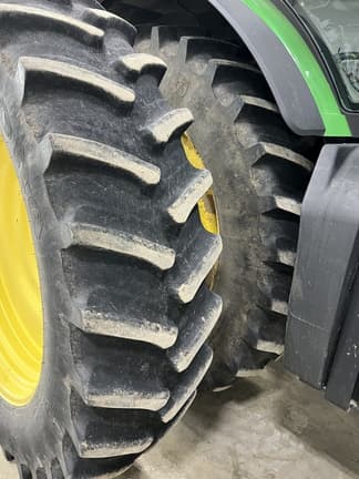 Image of John Deere 8260R equipment image 4