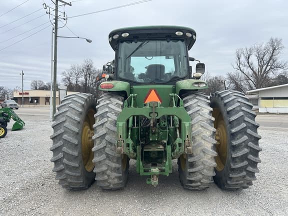 Image of John Deere 8260R equipment image 4