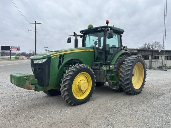 Image of John Deere 8260R equipment image 2