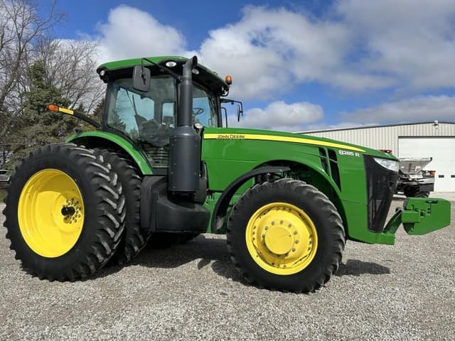 Image of John Deere 8285R equipment image 1