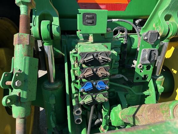 Image of John Deere 8285R equipment image 3