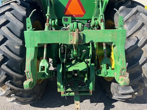 Image of John Deere 8285R equipment image 2