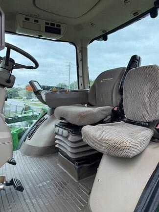 Image of John Deere 8285R equipment image 2