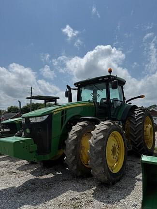 Image of John Deere 8285R equipment image 1