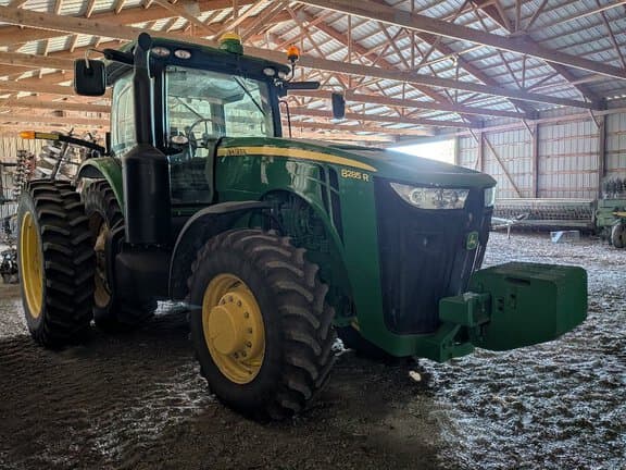 Image of John Deere 8285R equipment image 1