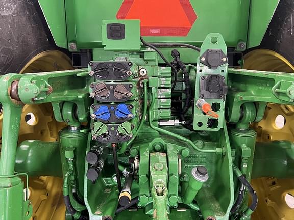 Image of John Deere 8285R equipment image 4