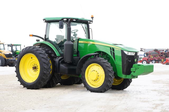 Image of John Deere 8285R equipment image 2