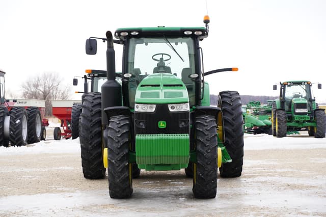 Image of John Deere 8285R equipment image 1