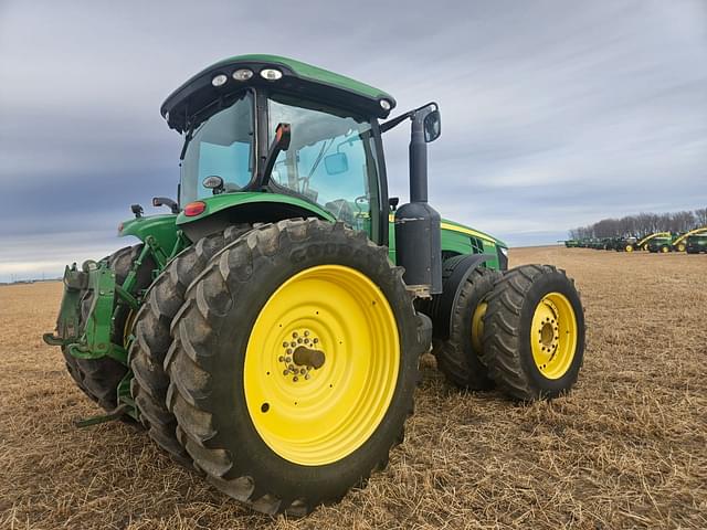 Image of John Deere 8285R equipment image 2