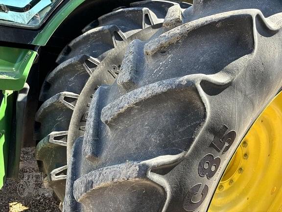 Image of John Deere 8285R equipment image 4