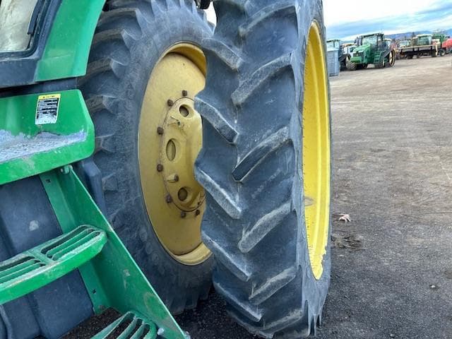 Image of John Deere 8285R equipment image 1