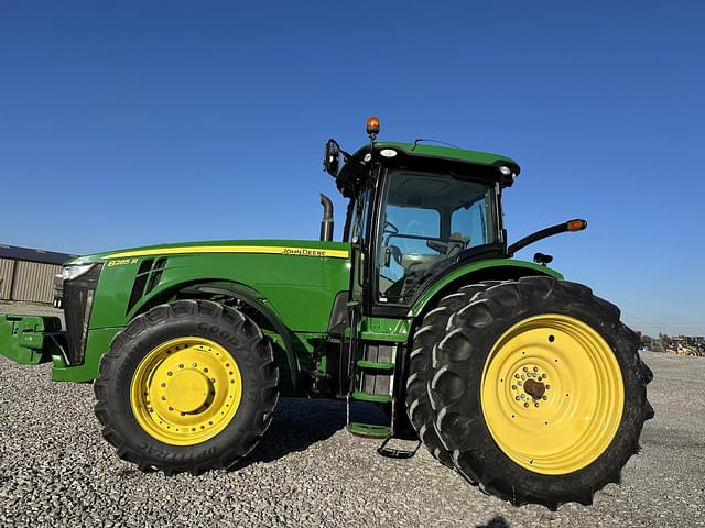 Image of John Deere 8285R equipment image 3