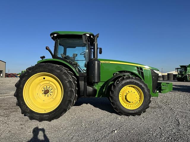 Image of John Deere 8285R equipment image 2