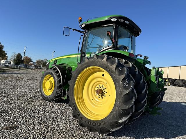 Image of John Deere 8285R equipment image 4