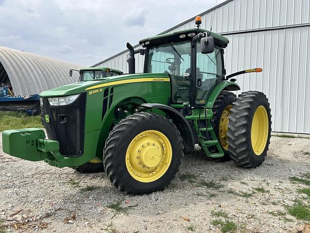 Image of John Deere 8285R equipment image 1