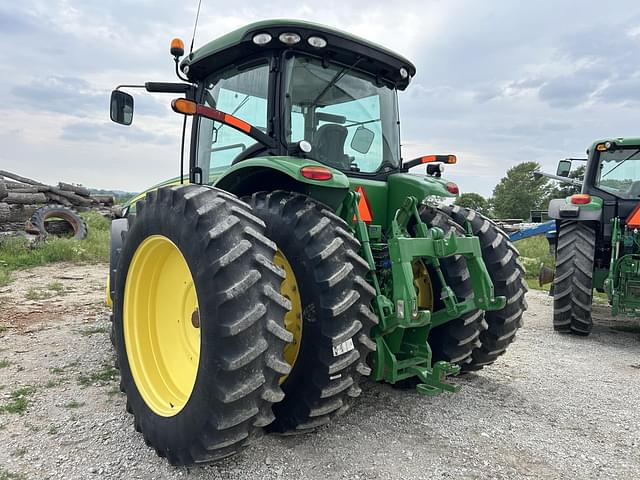 Image of John Deere 8285R equipment image 2