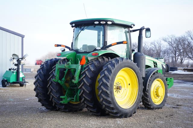Image of John Deere 8285R equipment image 4