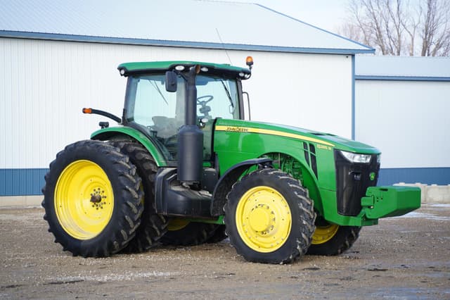 Image of John Deere 8285R equipment image 2