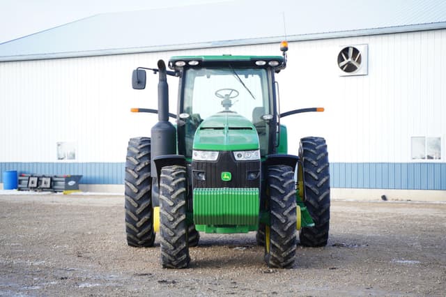 Image of John Deere 8285R equipment image 1