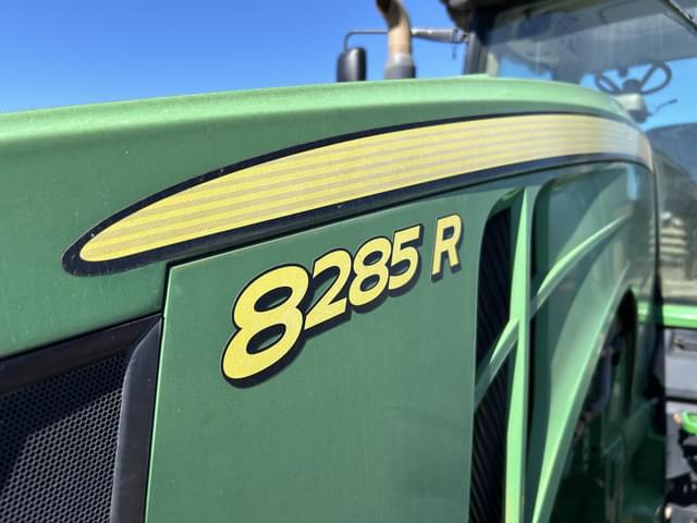 Image of John Deere 8285R equipment image 2