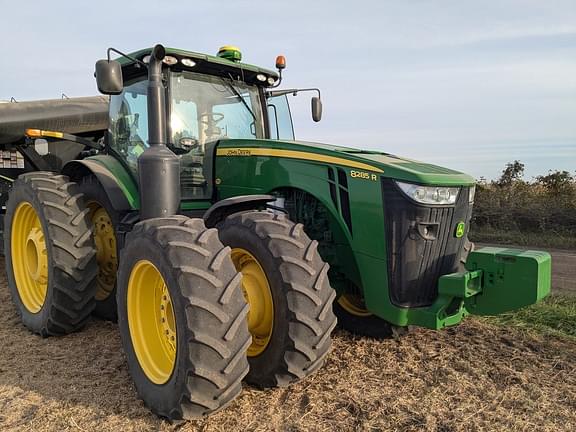 Image of John Deere 8285R equipment image 1