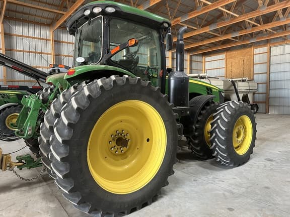 Image of John Deere 8285R equipment image 2