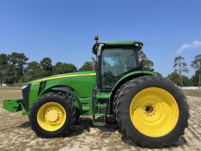 Image of John Deere 8285R equipment image 1