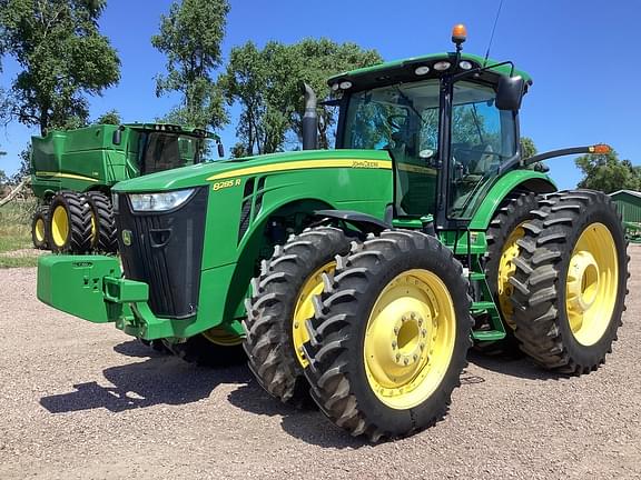 Image of John Deere 8285R equipment image 2