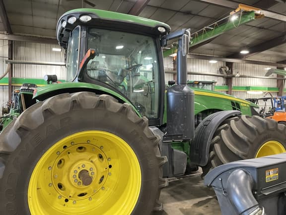 Image of John Deere 8285R equipment image 3