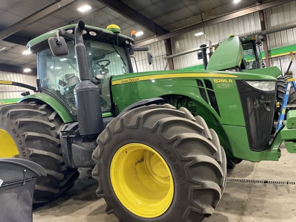 Image of John Deere 8285R equipment image 2