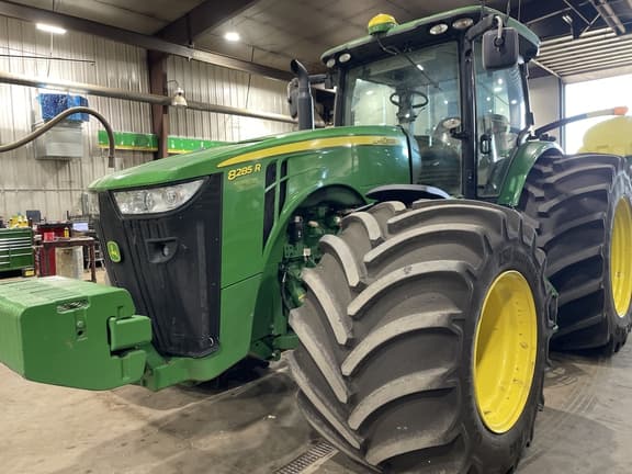 Image of John Deere 8285R equipment image 4