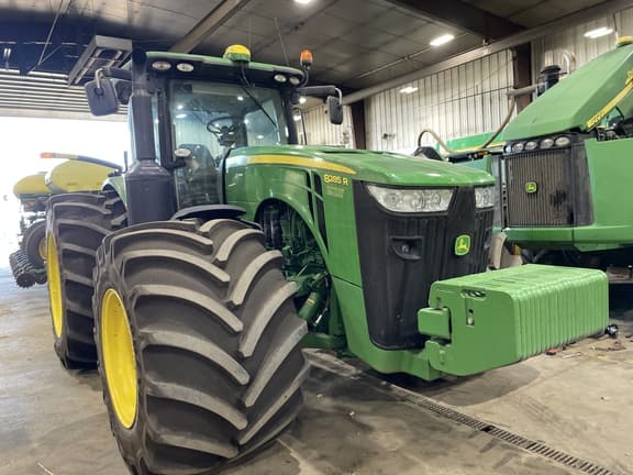 Image of John Deere 8285R equipment image 1