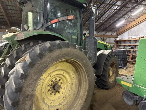 Image of John Deere 8285R equipment image 2