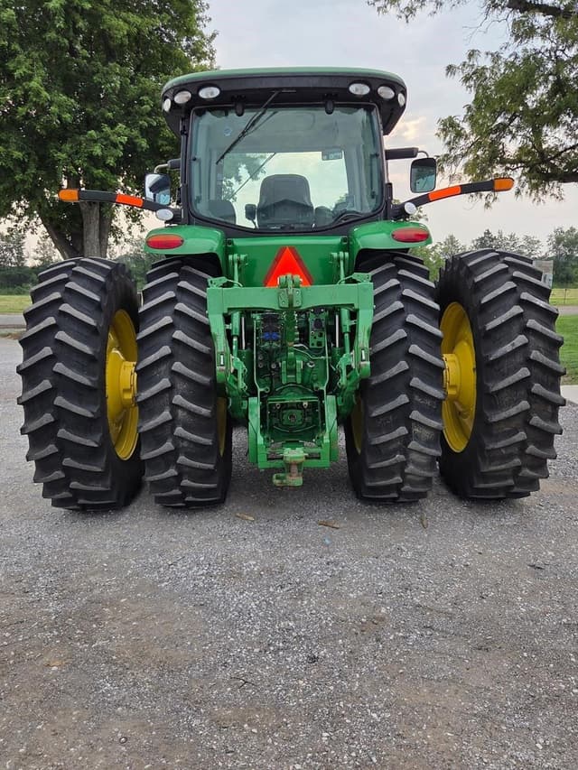 Image of John Deere 8285R equipment image 2