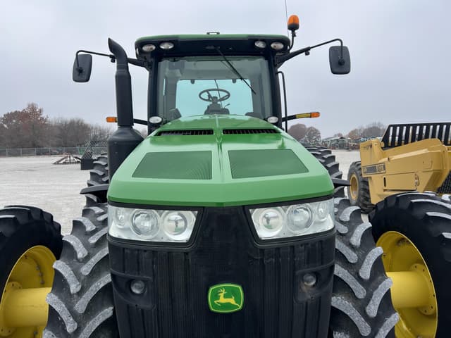 Image of John Deere 8285R equipment image 2