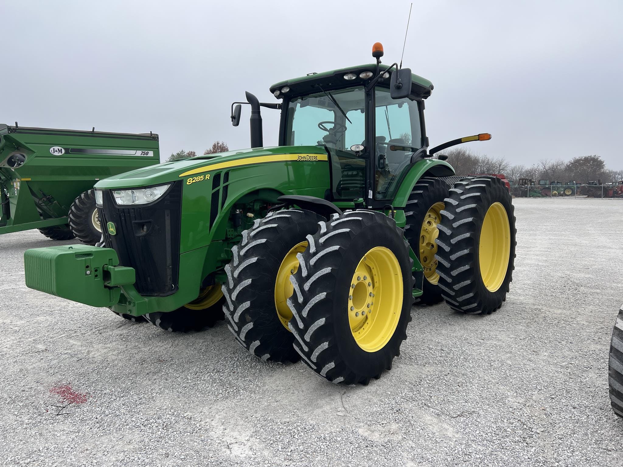 2012 John Deere 8285R Equipment Image0