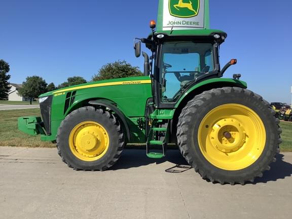 Image of John Deere 8285R equipment image 1