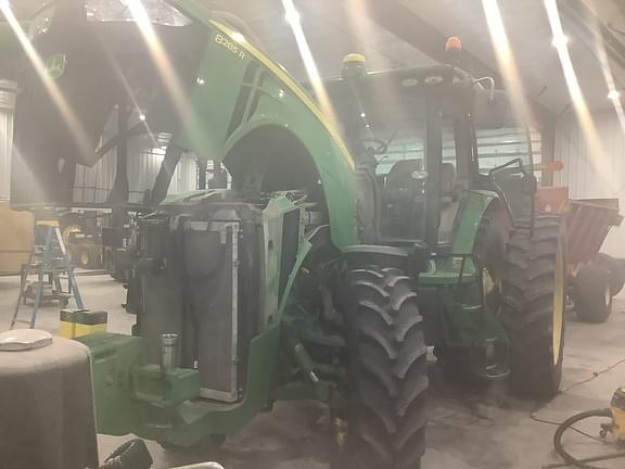 Image of John Deere 8285R Image 1