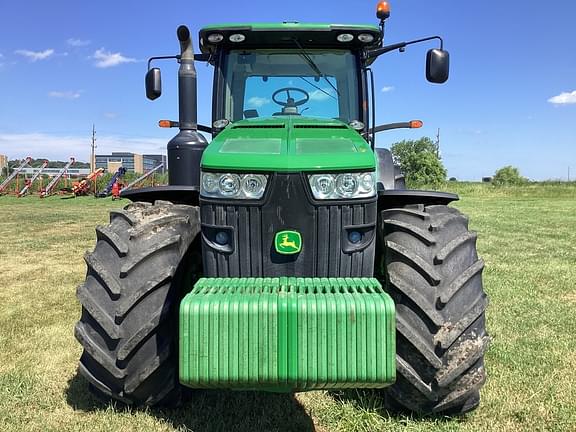 Image of John Deere 8285R equipment image 1