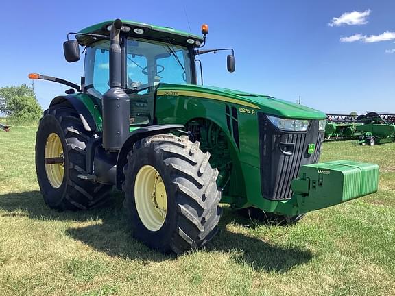 Image of John Deere 8285R equipment image 2