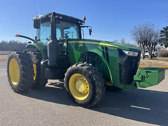 Image of John Deere 8285R equipment image 2