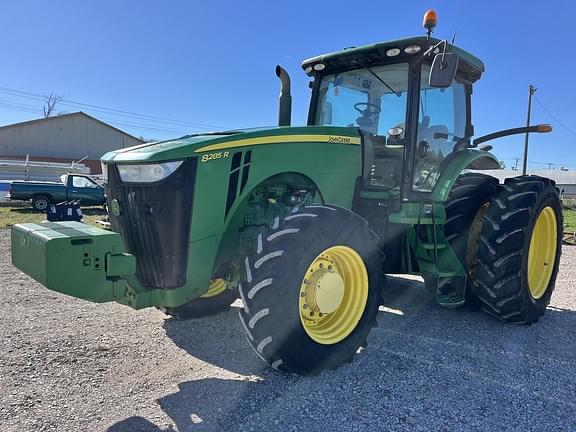 Image of John Deere 8285R equipment image 2