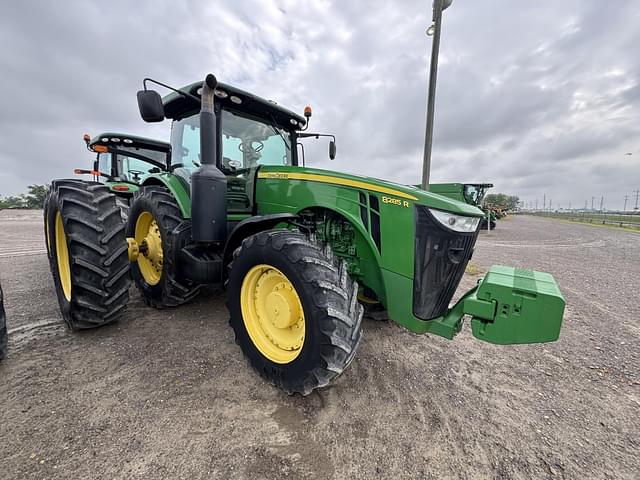 Image of John Deere 8285R equipment image 3