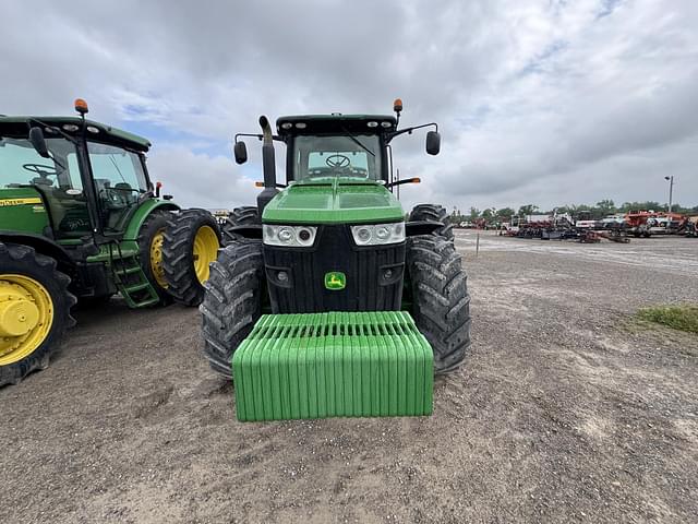 Image of John Deere 8285R equipment image 1