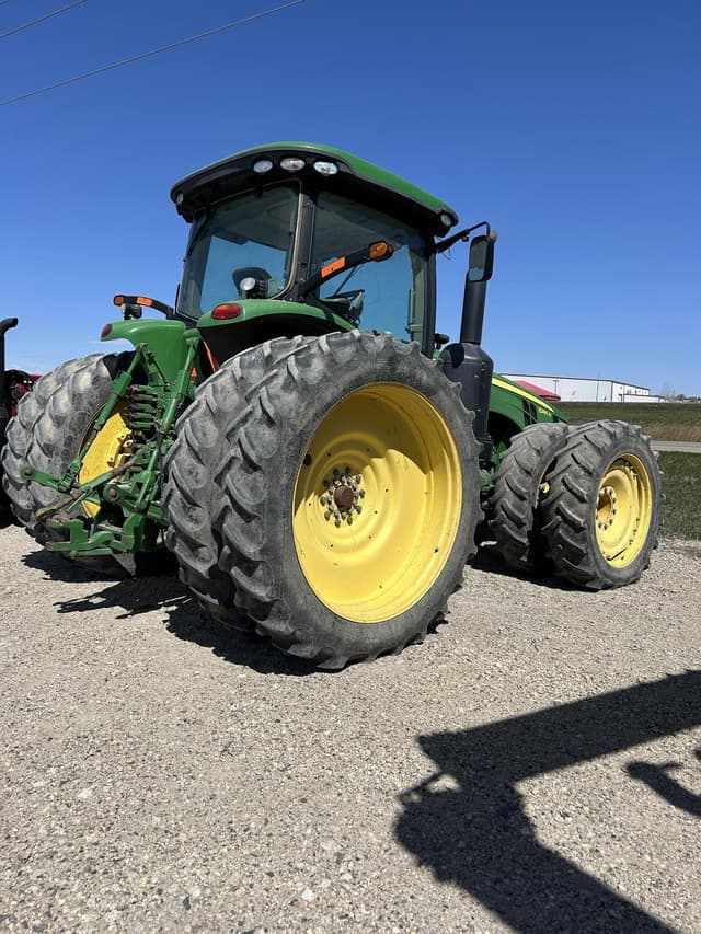 Image of John Deere 8285R equipment image 2
